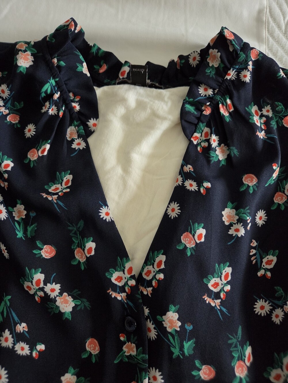 Banana Republic Navy Floral Sleeveless V-Neck Button Up Blouse - Picture 4 of 5